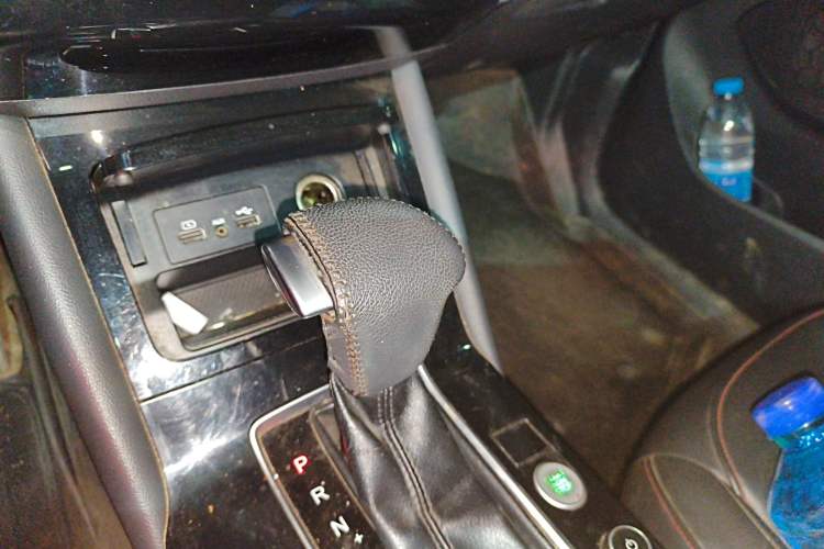 Used BORGWARD BX5 2017 20TGDI Automatic Two-Wheel Drive Pioneer Edition Gear Lever