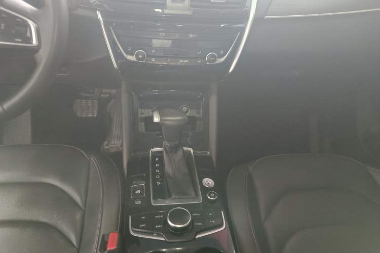 Used BORGWARD BX5 2017 20TGDI Automatic Two-Wheel Drive Pioneer Edition Gear Lever