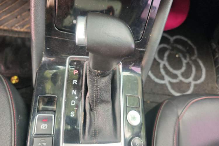 Used BORGWARD BX5 2017 20TGDI Automatic Two-Wheel Drive Pioneer Edition Gear Lever