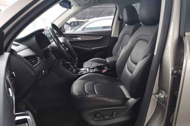 Used BORGWARD BX5 2017 20TGDI Automatic Two-Wheel Drive Pioneer Edition Interior 2