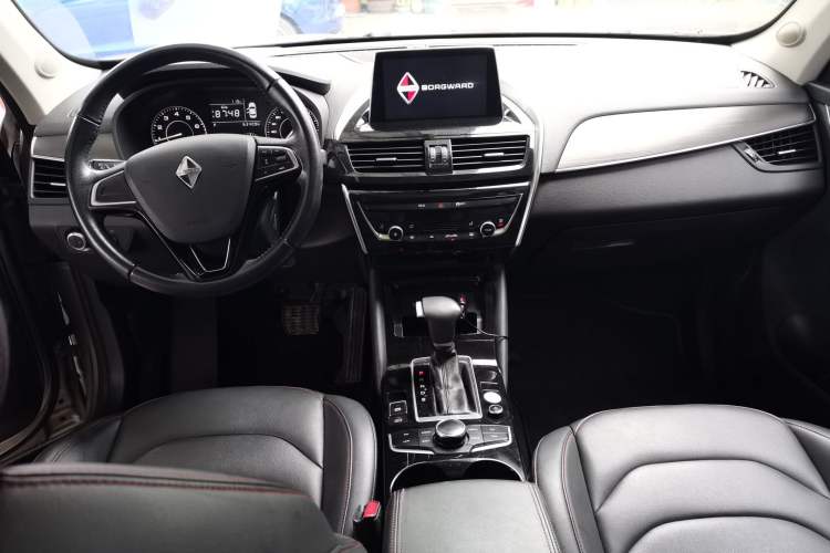 Used BORGWARD BX5 2017 20TGDI Automatic Two-Wheel Drive Pioneer Edition Interior 4