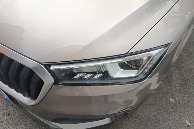 Used BORGWARD BX5 2017 20TGDI Automatic Two-Wheel Drive Pioneer Edition Left Front Headlight