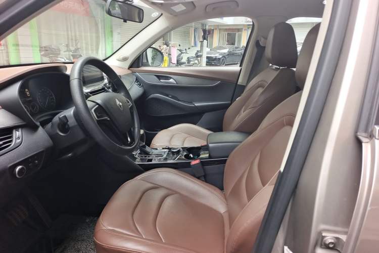 Used BORGWARD BX5 2017 20TGDI Automatic Two-Wheel Drive Pioneer Edition Left Front Seat