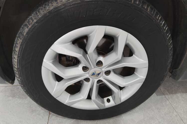 Used BORGWARD BX5 2017 20TGDI Automatic Two-Wheel Drive Pioneer Edition Left Front Wheel Hub