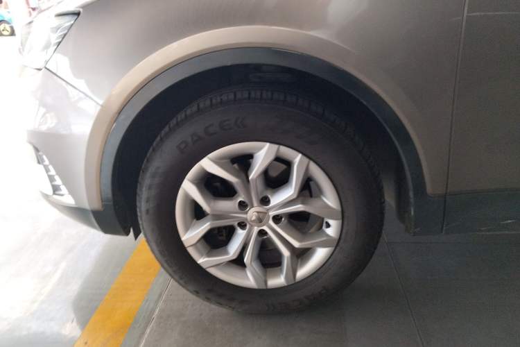 Used BORGWARD BX5 2017 20TGDI Automatic Two-Wheel Drive Pioneer Edition Left Front Wheel Hub
