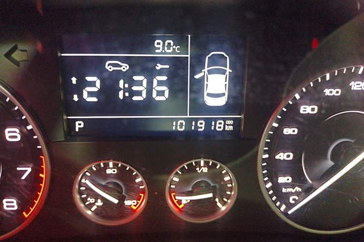 Used BORGWARD BX5 2017 20TGDI Automatic Two-Wheel Drive Pioneer Edition Odometer Close Up