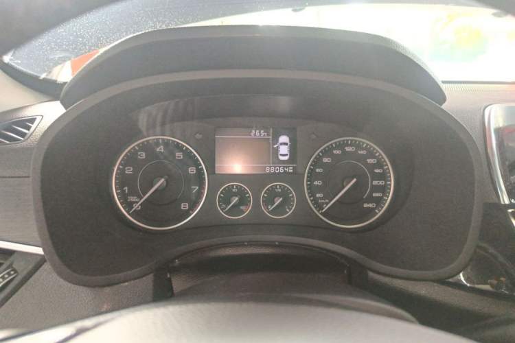 Used BORGWARD BX5 2017 20TGDI Automatic Two-Wheel Drive Pioneer Edition Odometer Close Up