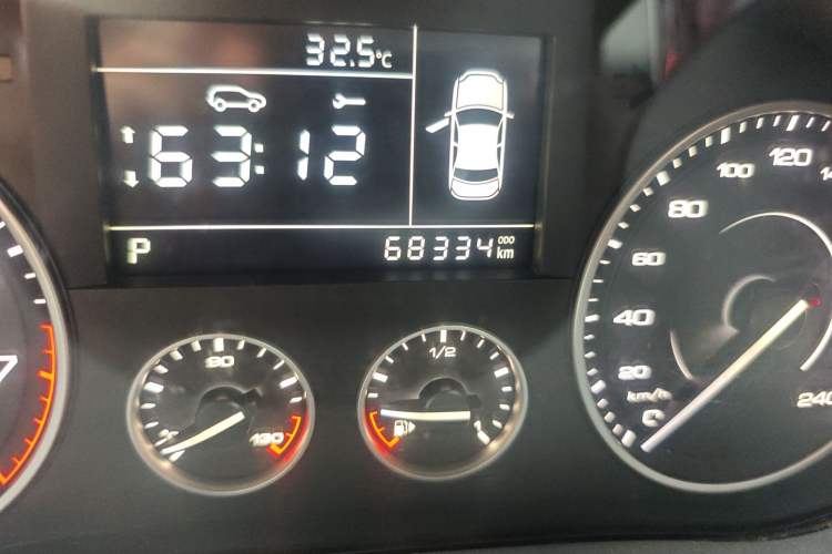 Used BORGWARD BX5 2017 20TGDI Automatic Two-Wheel Drive Pioneer Edition Odometer Close Up
