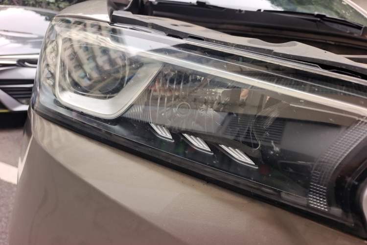Used BORGWARD BX5 2017 20TGDI Automatic Two-Wheel Drive Pioneer Edition Right Front Headlight