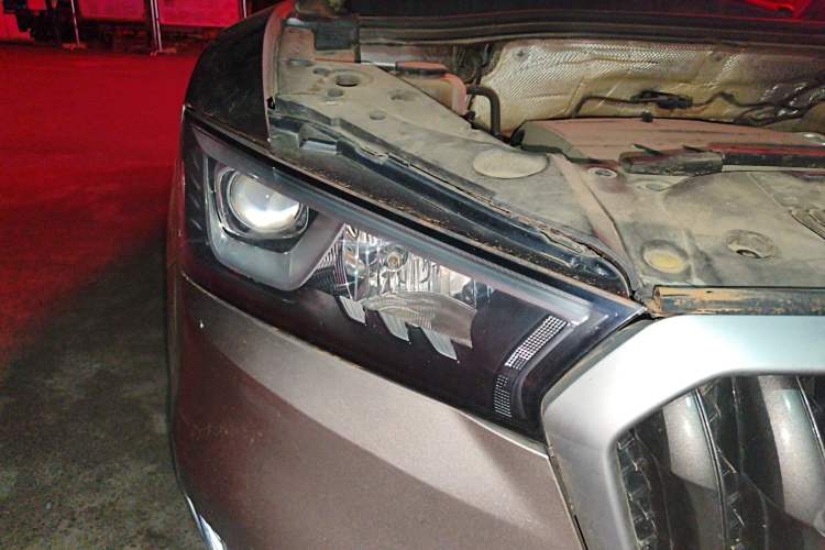 Used BORGWARD BX5 2017 20TGDI Automatic Two-Wheel Drive Pioneer Edition Right Front Headlight
