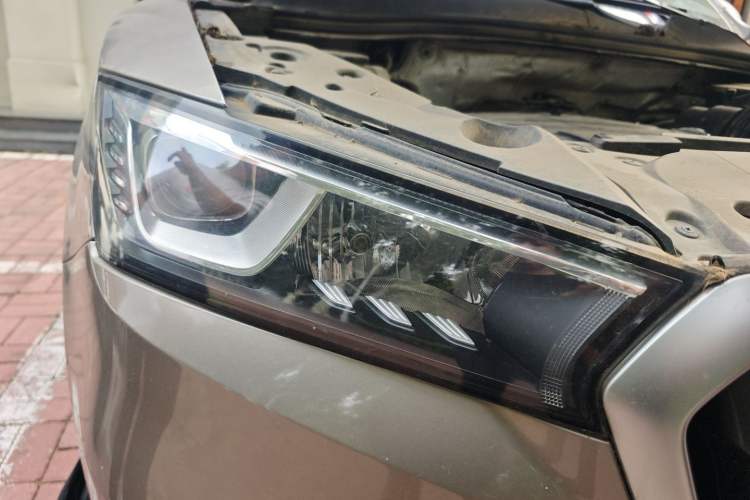 Used BORGWARD BX5 2017 20TGDI Automatic Two-Wheel Drive Pioneer Edition Right Front Headlight