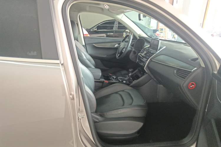 Used BORGWARD BX5 2017 20TGDI Automatic Two-Wheel Drive Pioneer Edition Right Front Seat