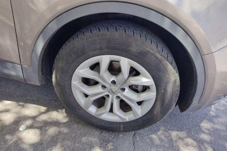 Used BORGWARD BX5 2017 20TGDI Automatic Two-Wheel Drive Pioneer Edition Right Front Wheel Hub