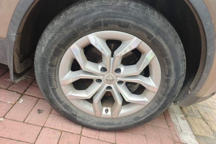 Used BORGWARD BX5 2017 20TGDI Automatic Two-Wheel Drive Pioneer Edition Right Front Wheel Hub