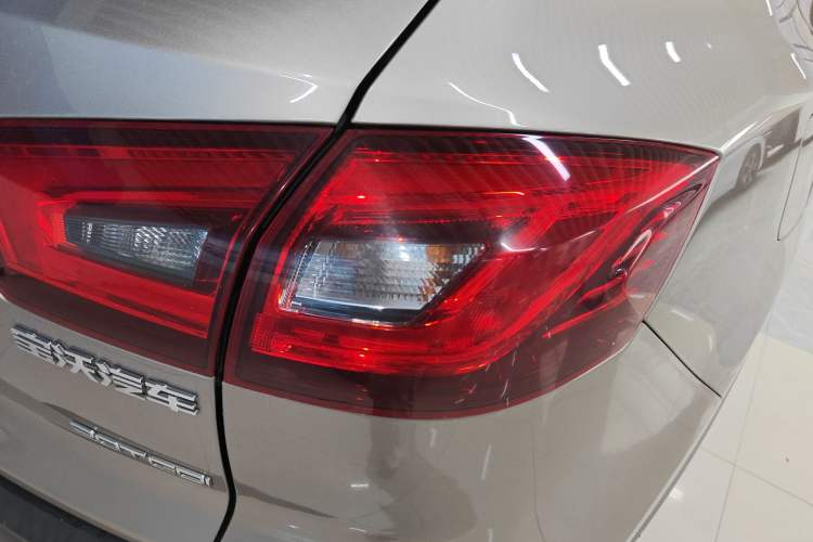 Used BORGWARD BX5 2017 20TGDI Automatic Two-Wheel Drive Pioneer Edition Right Rear Taillight