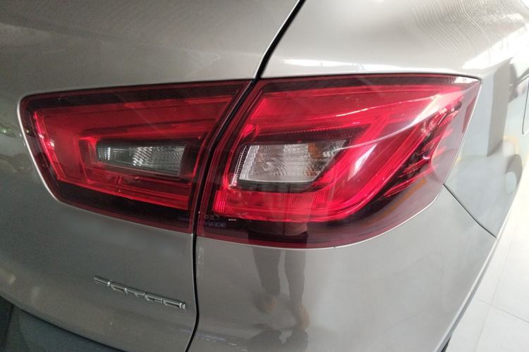 Used BORGWARD BX5 2017 20TGDI Automatic Two-Wheel Drive Pioneer Edition Right Rear Taillight
