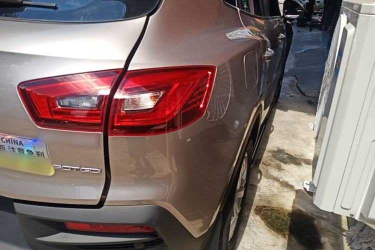 Used BORGWARD BX5 2017 20TGDI Automatic Two-Wheel Drive Pioneer Edition Right Rear Taillight