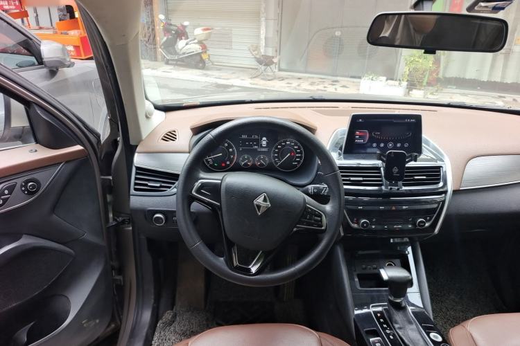 Used BORGWARD BX5 2017 20TGDI Automatic Two-Wheel Drive Pioneer Edition Steering Wheel