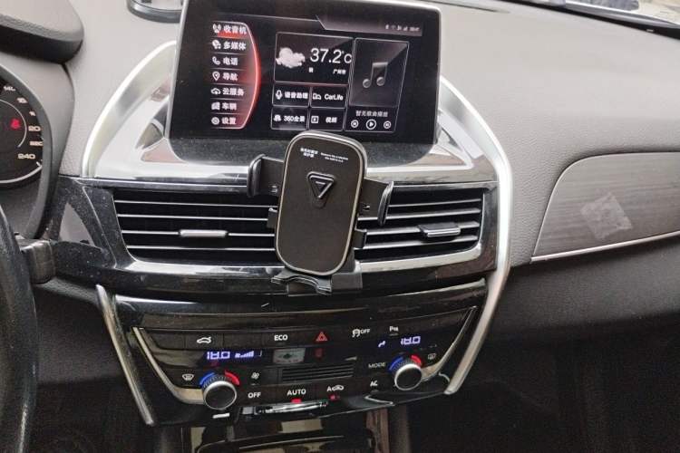 Used BORGWARD BX5 2017 20TGDI Automatic Two-Wheel Drive Leading Edition Audio And AC Panel