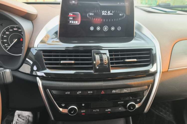 Used BORGWARD BX5 2017 25TGDI Automatic Four-Wheel Drive Smart Enjoyment Model Audio And AC Panel