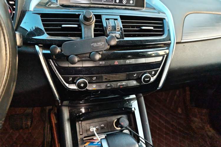 Used BORGWARD BX5 2017 20TGDI Automatic Two-Wheel Drive Pioneer Edition Audio And AC Panel