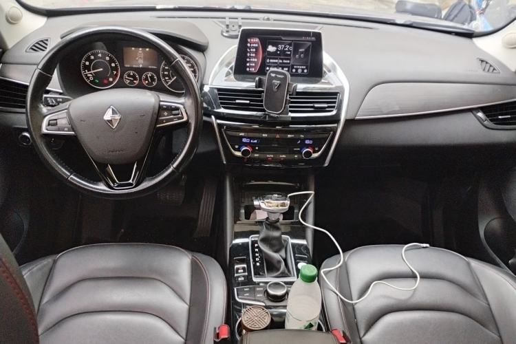 Used BORGWARD BX5 2017 20TGDI Automatic Two-Wheel Drive Leading Edition Center Console