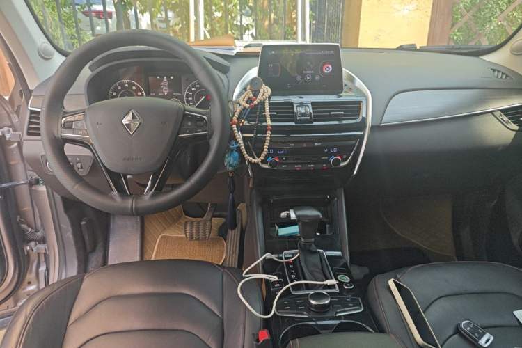 Used BORGWARD BX5 2017 25TGDI Automatic Two-Wheel Drive Fashion Plus Model Center Console