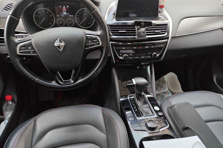Used BORGWARD BX5 2017 20TGDI Automatic Two-Wheel Drive Leading Edition Center Console
