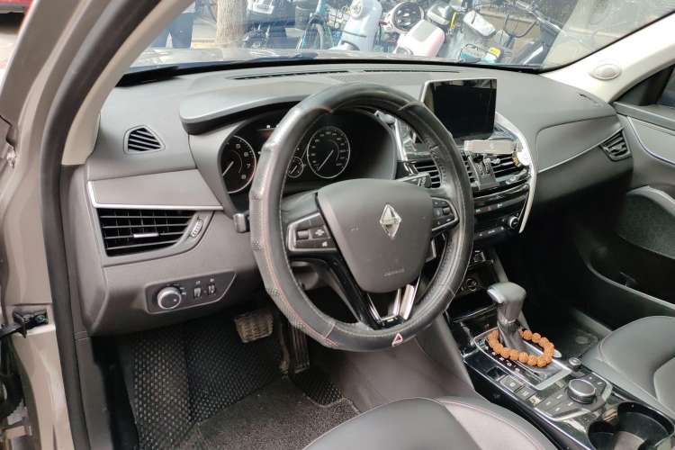 Used BORGWARD BX5 2017 20TGDI Automatic Two-Wheel Drive Pioneer Edition Center Console