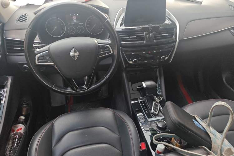 Used BORGWARD BX5 2017 20TGDI Automatic Two-Wheel Drive Leading Edition Center Console
