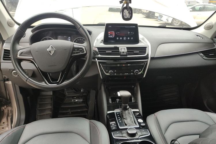 Used BORGWARD BX5 2017 20TGDI Automatic Two-Wheel Drive Pioneer Edition Center Console