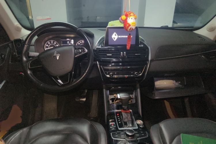 Used BORGWARD BX5 2017 20TGDI Automatic Two-Wheel Drive Pioneer Edition Center Console