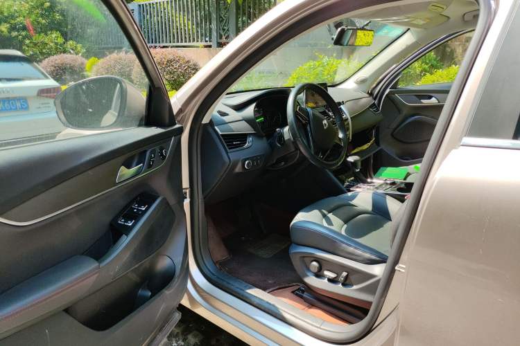 Used BORGWARD BX5 2017 20TGDI Automatic Two-Wheel Drive Pioneer Edition Driver Seat