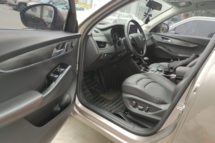 Used BORGWARD BX5 2017 20TGDI Automatic Two-Wheel Drive Pioneer Edition Driver Seat