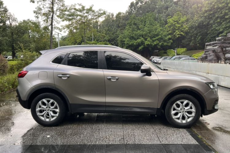 Used BORGWARD BX5 2017 20TGDI Automatic Two-Wheel Drive Pioneer Edition Exterior 2