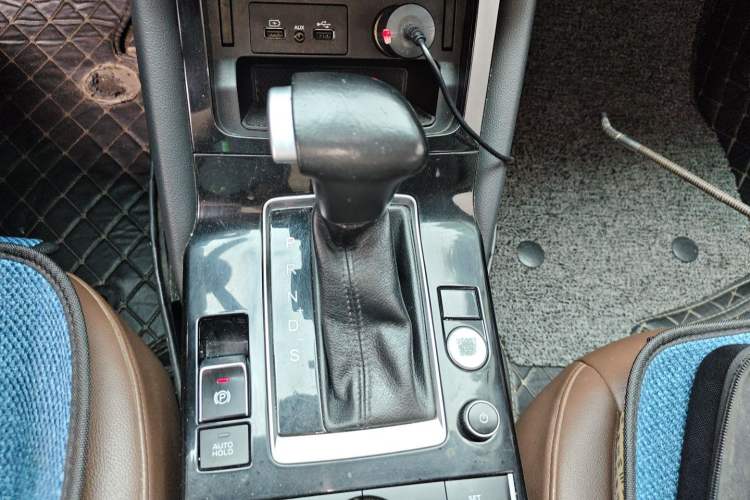 Used BORGWARD BX5 2017 20TGDI Automatic Two-Wheel Drive Pioneer Edition Gear Lever