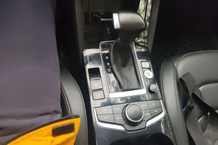Used BORGWARD BX5 2017 20TGDI Automatic Two-Wheel Drive Pioneer Edition Gear Lever