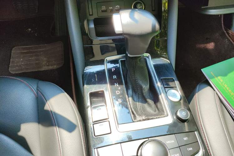 Used BORGWARD BX5 2017 20TGDI Automatic Two-Wheel Drive Pioneer Edition Gear Lever