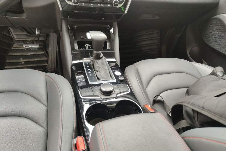 Used BORGWARD BX5 2017 20TGDI Automatic Two-Wheel Drive Pioneer Edition Gear Lever
