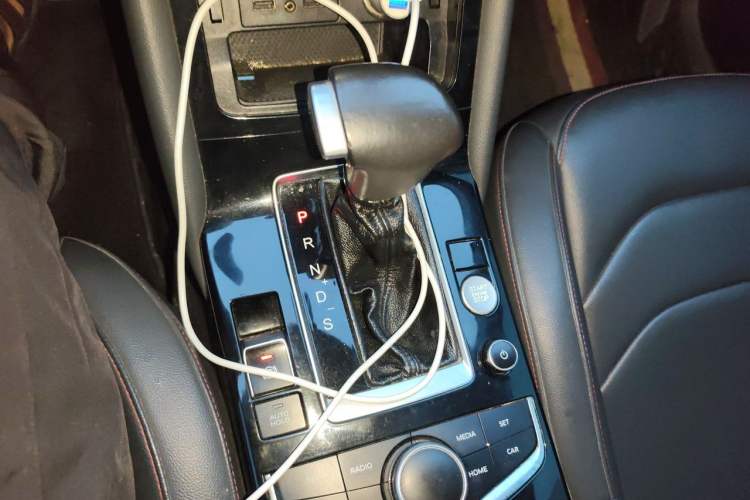 Used BORGWARD BX5 2017 20TGDI Automatic Two-Wheel Drive Pioneer Edition Gear Lever
