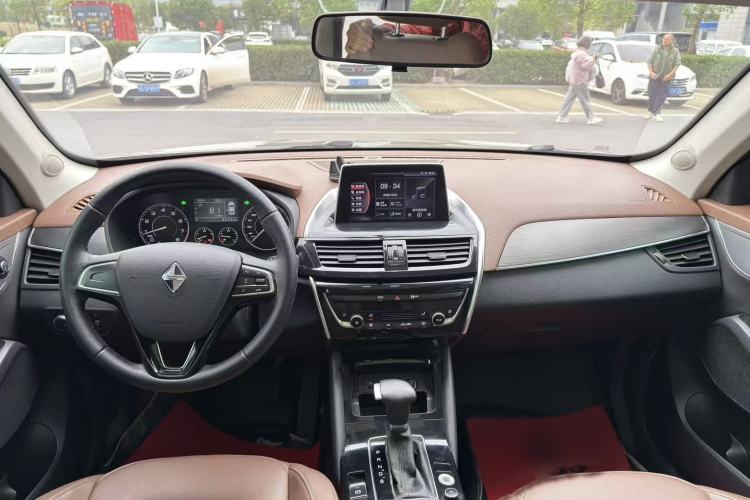 Used BORGWARD BX5 2017 20TGDI Automatic Two-Wheel Drive Pioneer Edition Interior 1