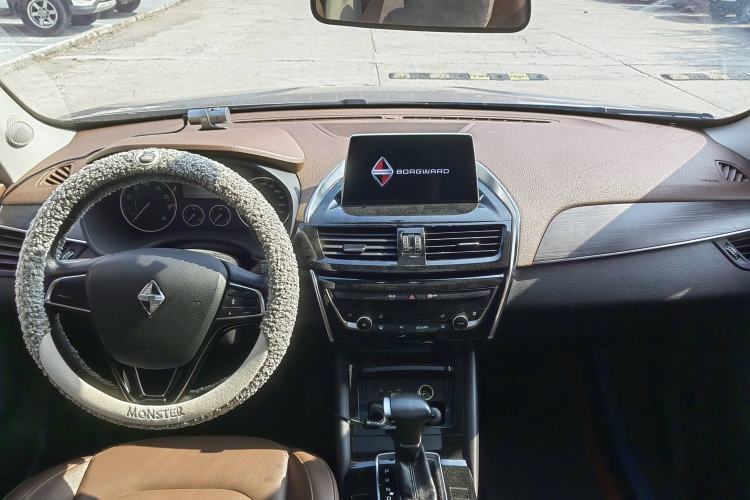 Used BORGWARD BX5 2017 20TGDI Automatic Two-Wheel Drive Pioneer Edition Interior 2