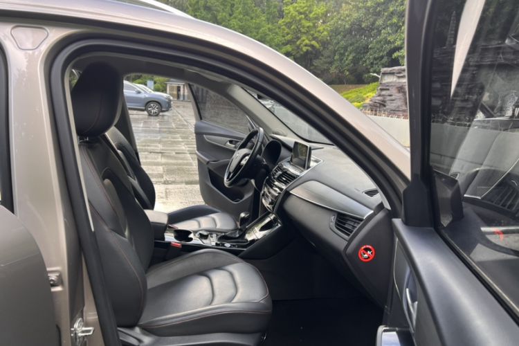 Used BORGWARD BX5 2017 20TGDI Automatic Two-Wheel Drive Pioneer Edition Interior 3
