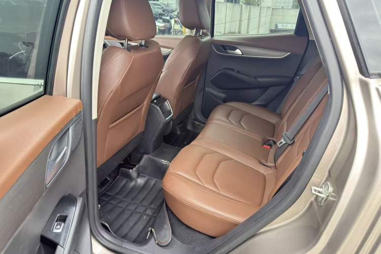 Used BORGWARD BX5 2017 20TGDI Automatic Two-Wheel Drive Pioneer Edition Interior 3