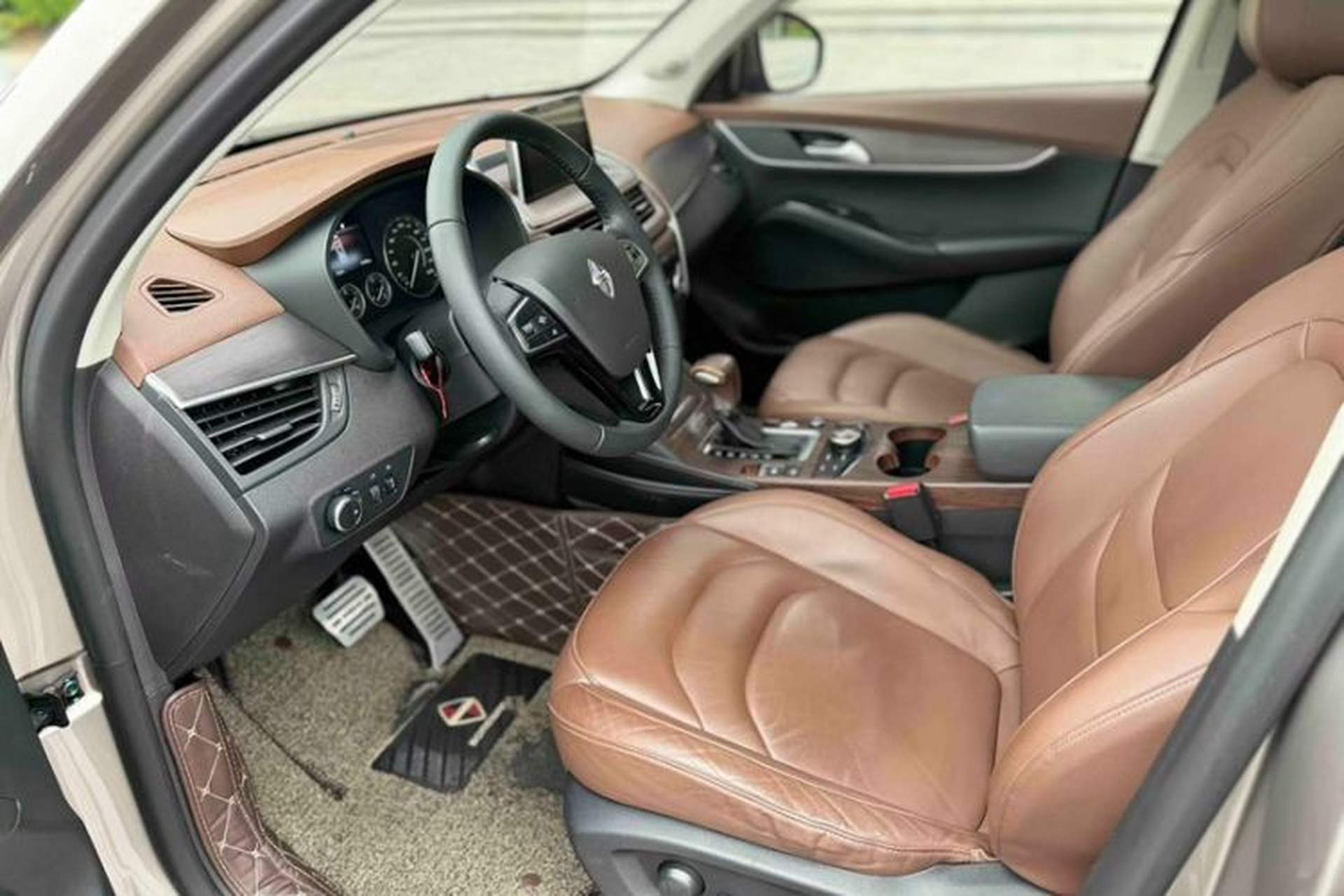 Used BORGWARD BX5 2017 25TGDI Automatic Two-Wheel Drive Smart Enjoyment Model Interior 4