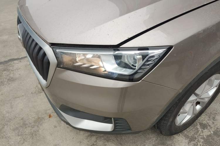 Used BORGWARD BX5 2017 20TGDI Automatic Two-Wheel Drive Pioneer Edition Left Front Headlight