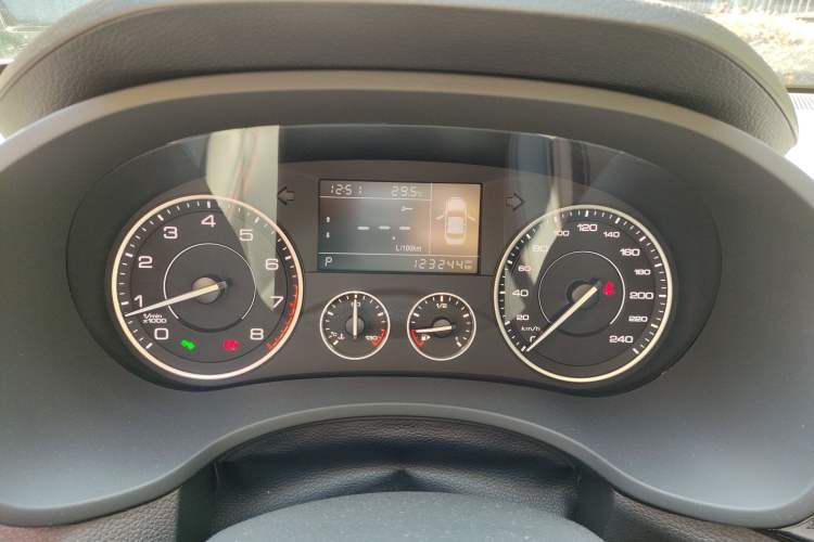 Used BORGWARD BX5 2017 20TGDI Automatic Two-Wheel Drive Pioneer Edition Odometer Close Up