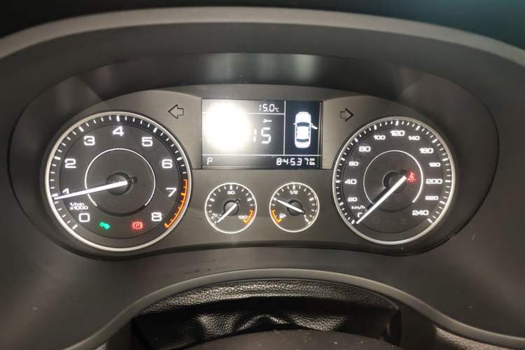Used BORGWARD BX5 2017 20TGDI Automatic Two-Wheel Drive Pioneer Edition Odometer Close Up