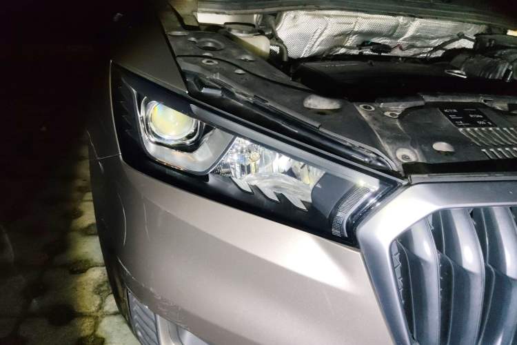 Used BORGWARD BX5 2017 20TGDI Automatic Two-Wheel Drive Pioneer Edition Right Front Headlight