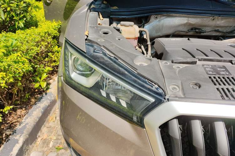 Used BORGWARD BX5 2017 20TGDI Automatic Two-Wheel Drive Pioneer Edition Right Front Headlight